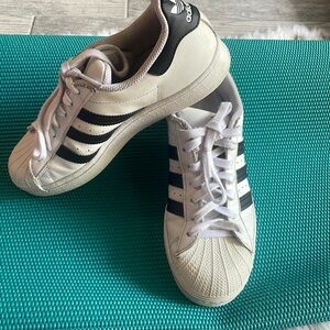 Original Adidas Súper Star Size 8, good shape